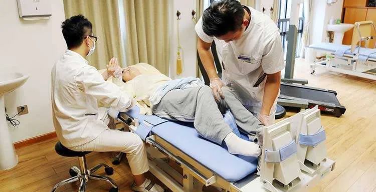 都叫“養老院”，差異卻很大，人過六十不知道會吃虧(圖1)