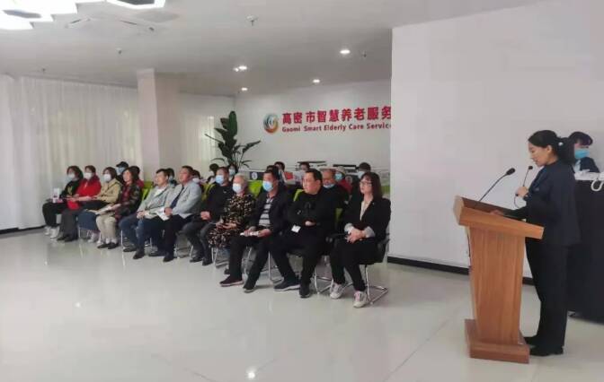 濰坊高密市朝陽街道祥云社區(qū)組織轄區(qū)居民體驗“智慧養(yǎng)老”(圖1)