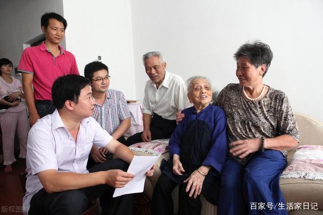 退休老人有福了！70歲老人享受養老金還有高齡補貼，你領取了嗎？(圖3)